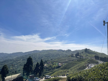 इलाममा विद्यार्थी र शिक्षक सवार बस दुर्घटना, एकको मृत्यु, ३६ घाइते